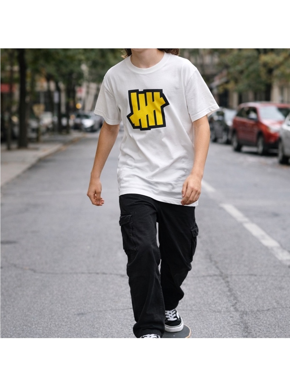 UNDEFEATED DUNK WHITE SHIRT WITH YELLOW GRAPHIC DESIGN Size XL